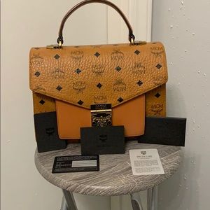 MCM MEDIUM SIZE HAND BAG